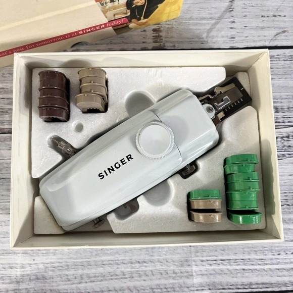 SINGER Professional Buttonholer Attachment 19 Cams 161829 Slant Needle Zig Zag - Picture 4 of 16